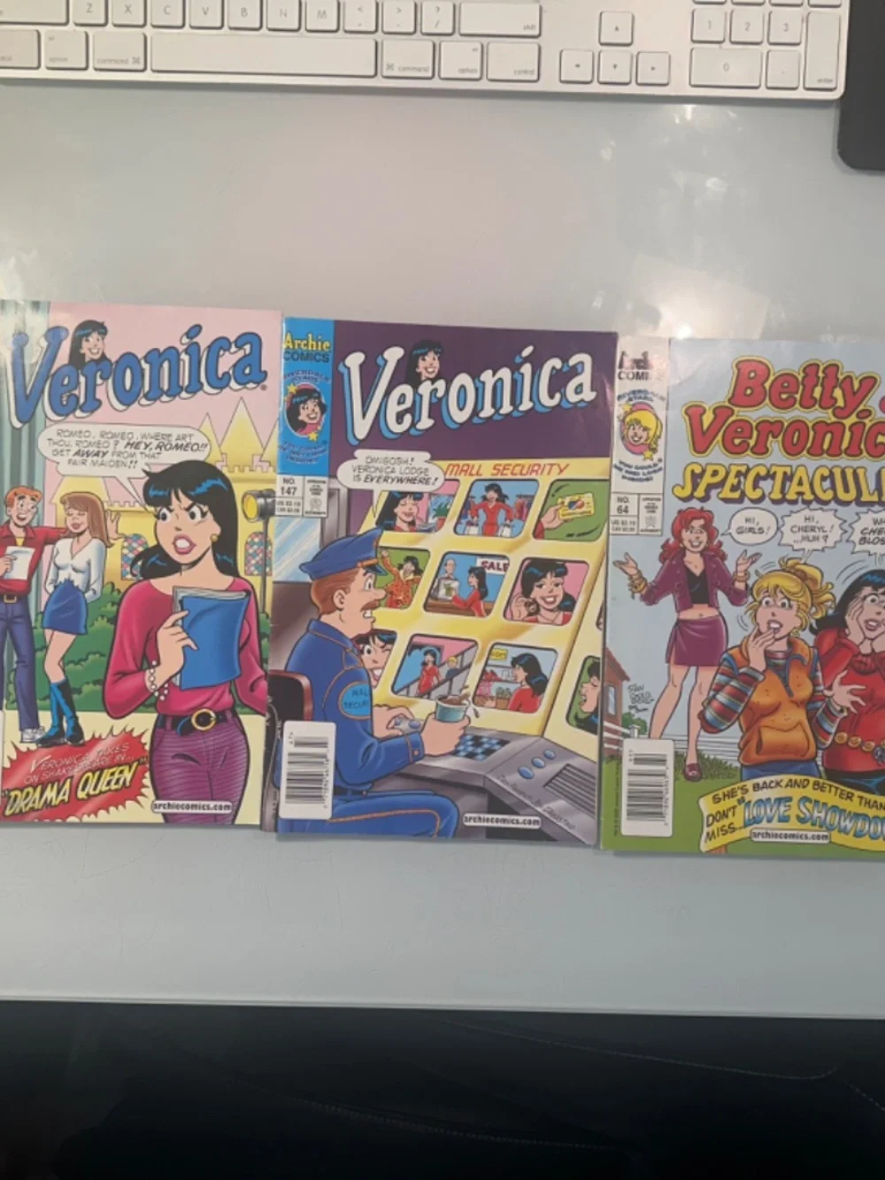 LOT OF 3 - VINTAGE 2003 ARCHIE COMICS - VERONICA & BETTY COMIC BOOKS 145 147 64
